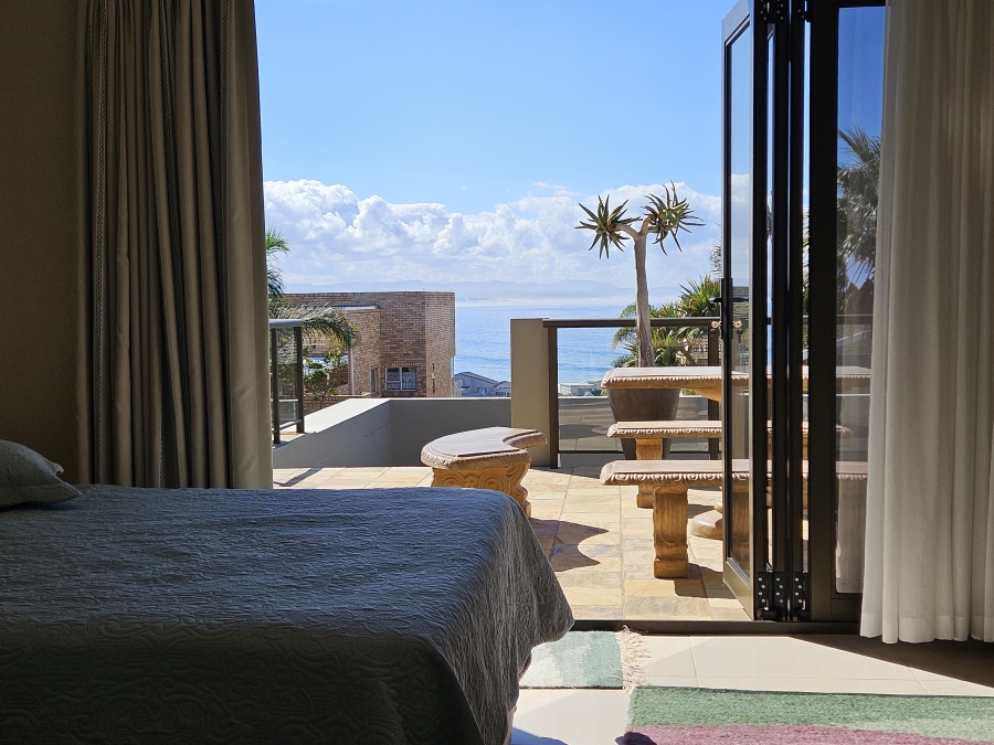 5 Bedroom Property for Sale in Wavecrest Eastern Cape